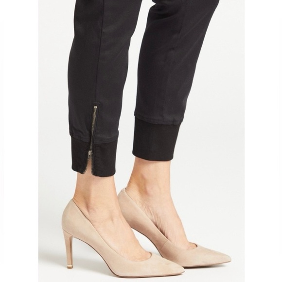 Evereve Black Julia Utility Jogger Pants - Picture 2 of 11